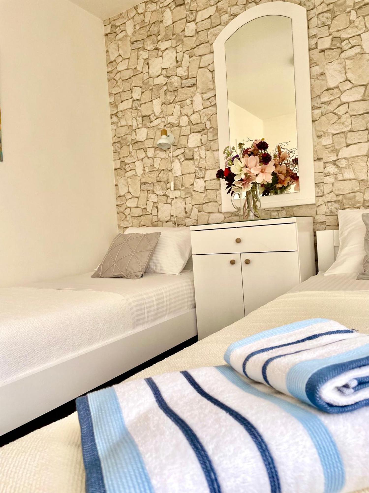 Dinka Old Town Apartment With Sea View Trogir Extérieur photo