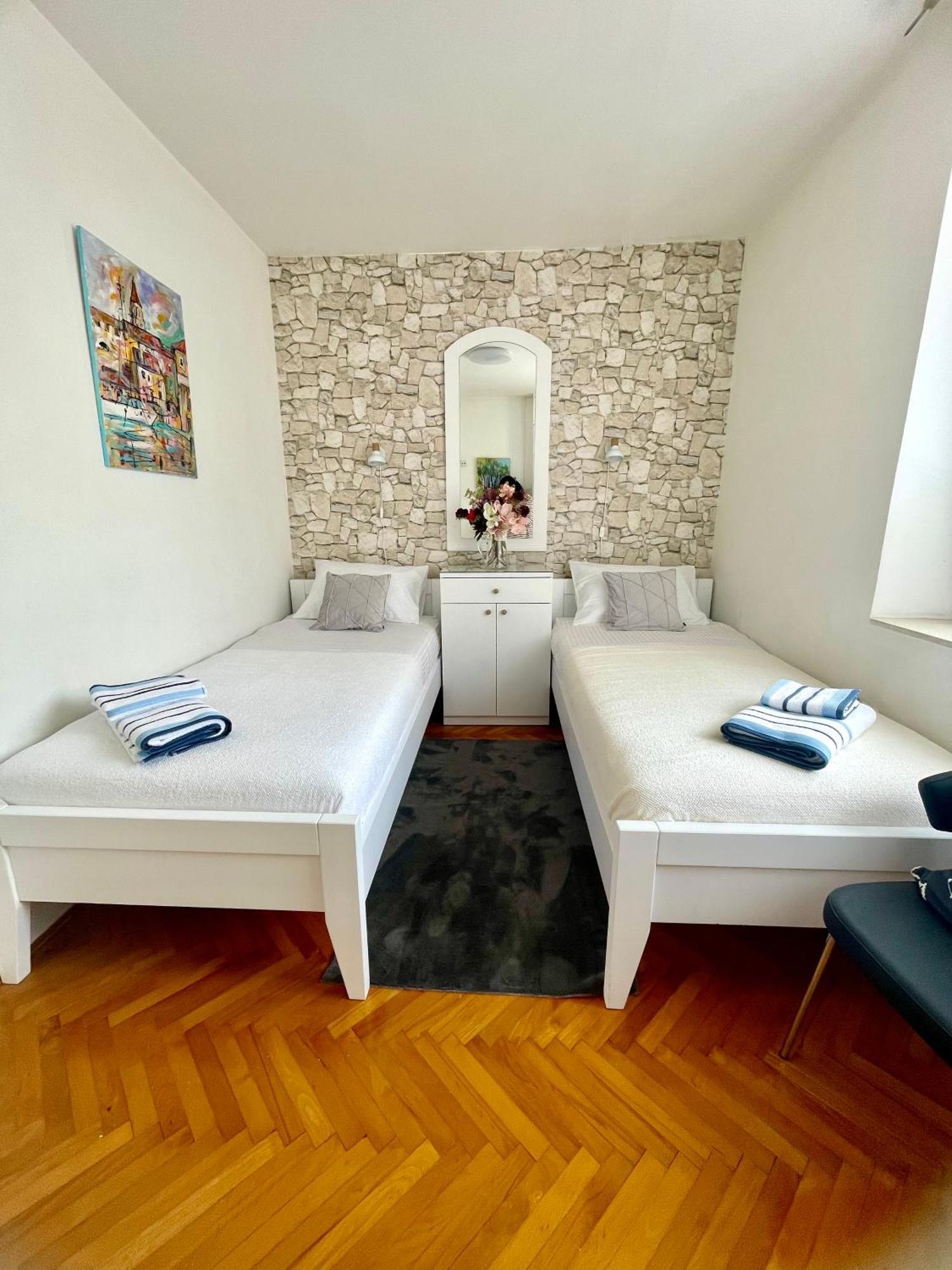 Dinka Old Town Apartment With Sea View Trogir Extérieur photo