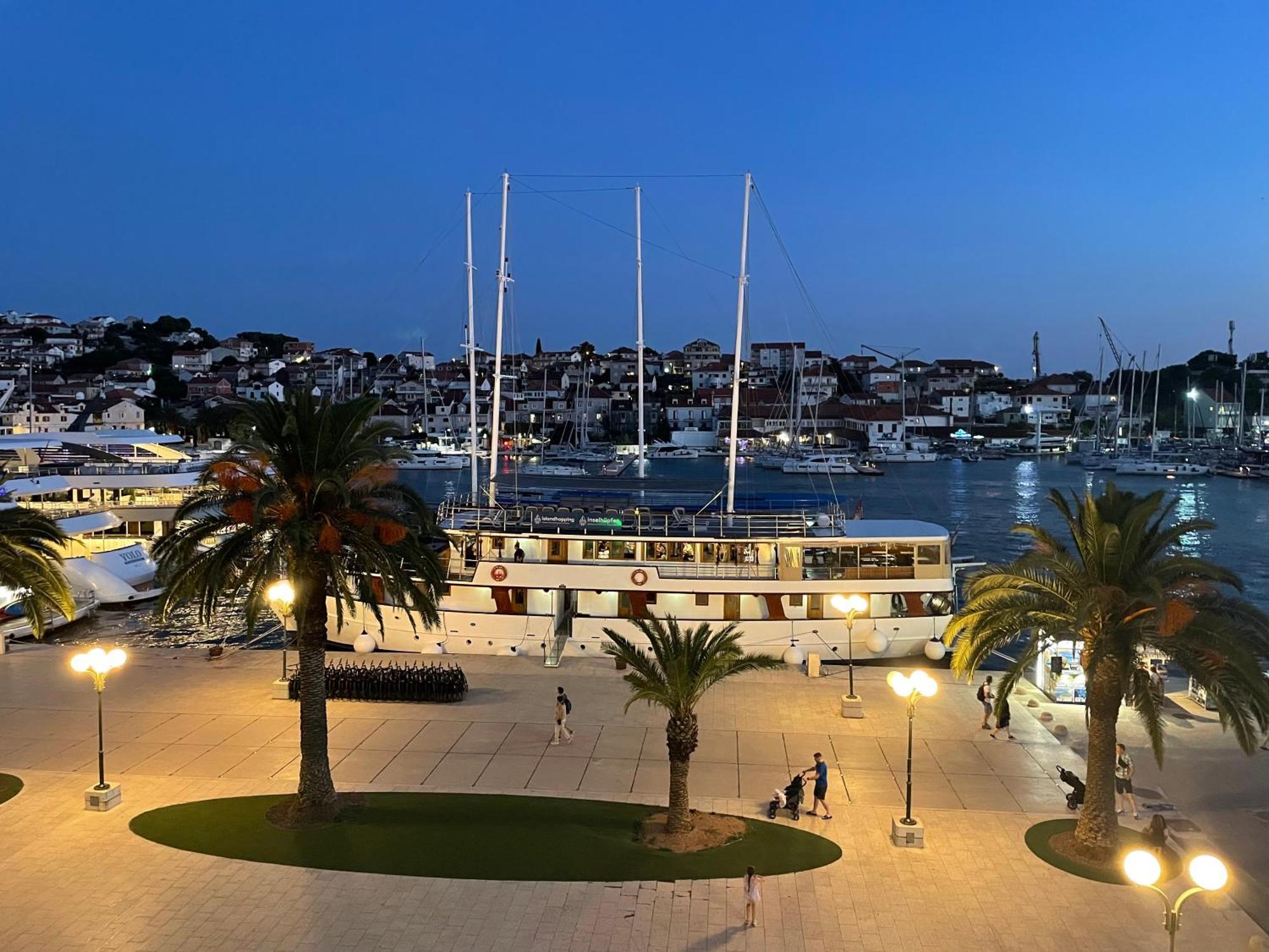 Dinka Old Town Apartment With Sea View Trogir Extérieur photo